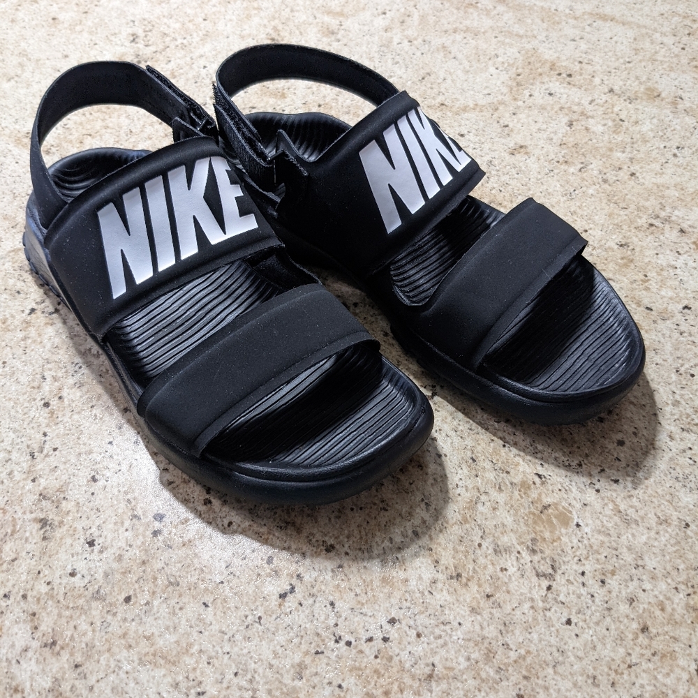 🌟 Nike Tanjun sandals